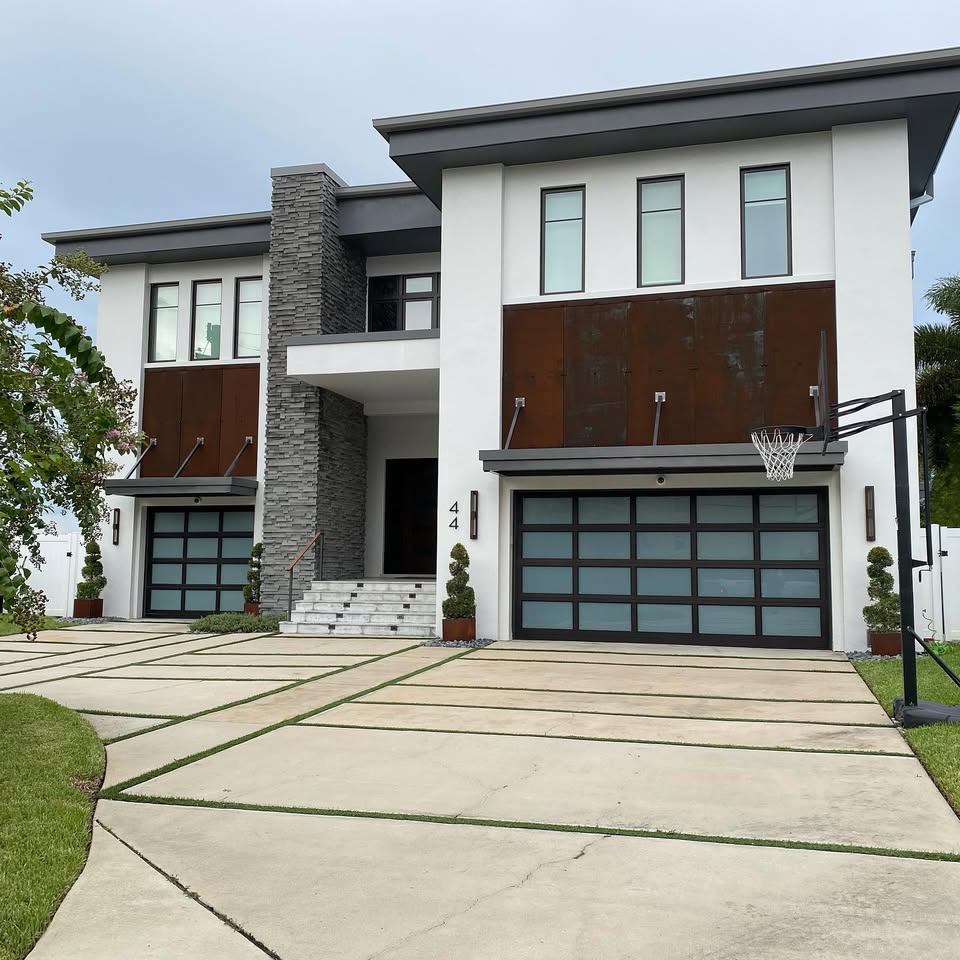 Listing Image0